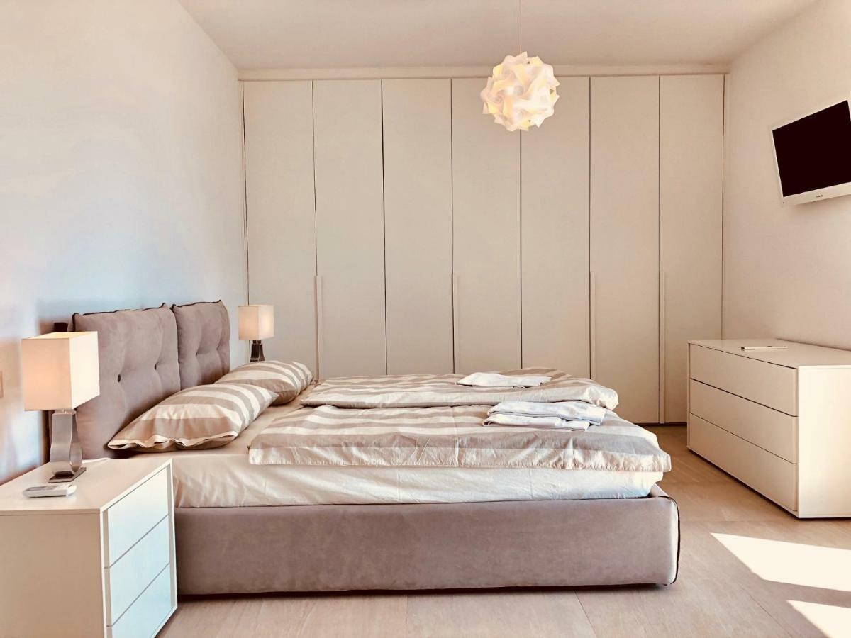 Attico Palazzo Di Vetro Apartment Luino Bagian luar foto